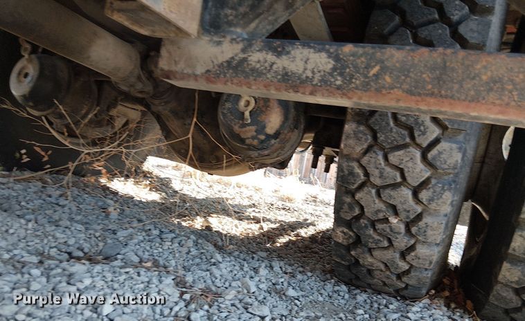 image for item EU2507 1995 International 4700 drilling rig truck