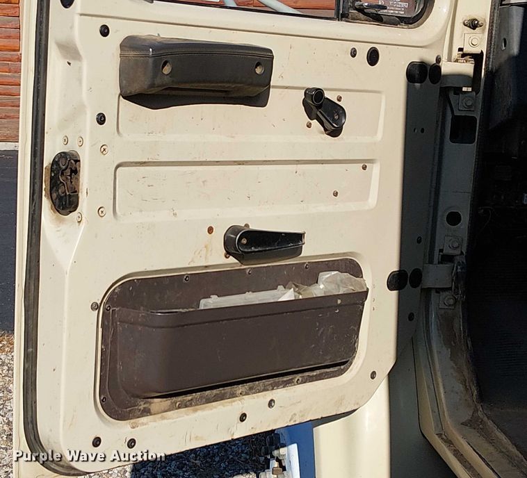 image for item EU2507 1995 International 4700 drilling rig truck