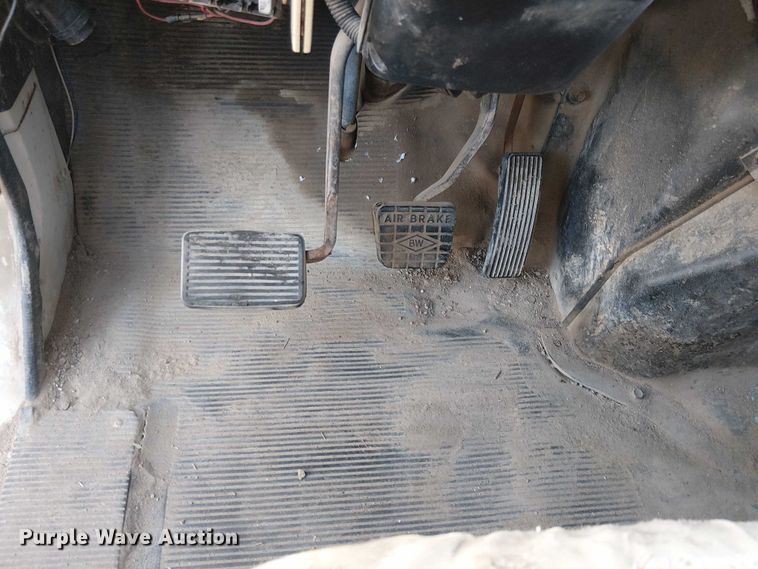 image for item EU2507 1995 International 4700 drilling rig truck