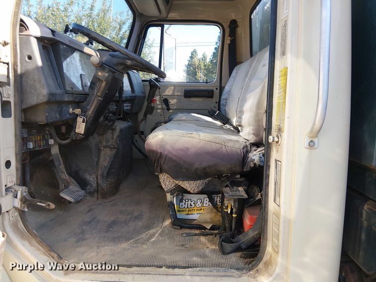 image for item EU2507 1995 International 4700 drilling rig truck