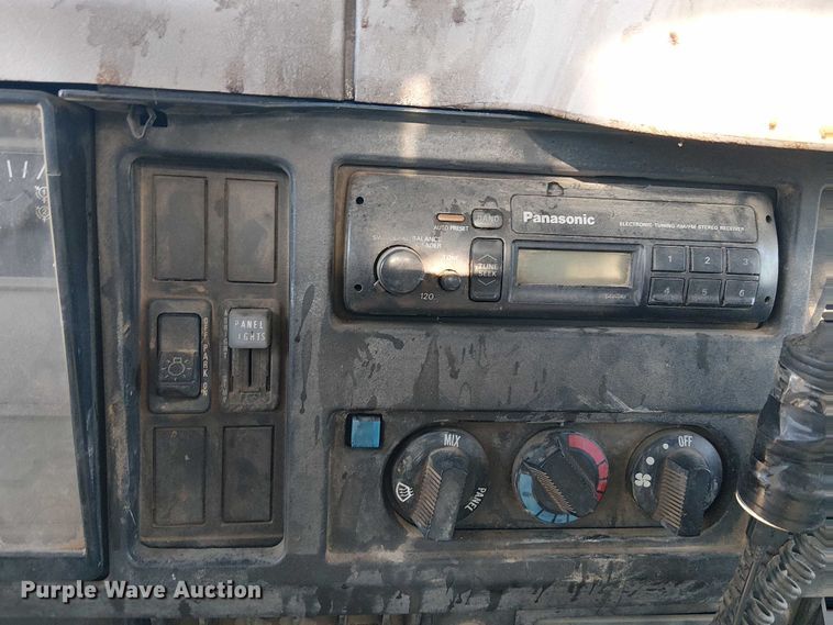 image for item EU2507 1995 International 4700 drilling rig truck