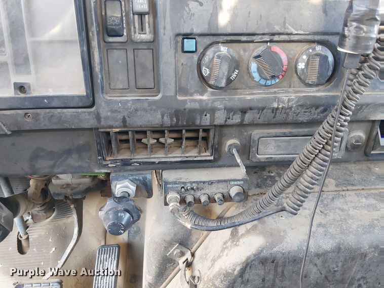 image for item EU2507 1995 International 4700 drilling rig truck