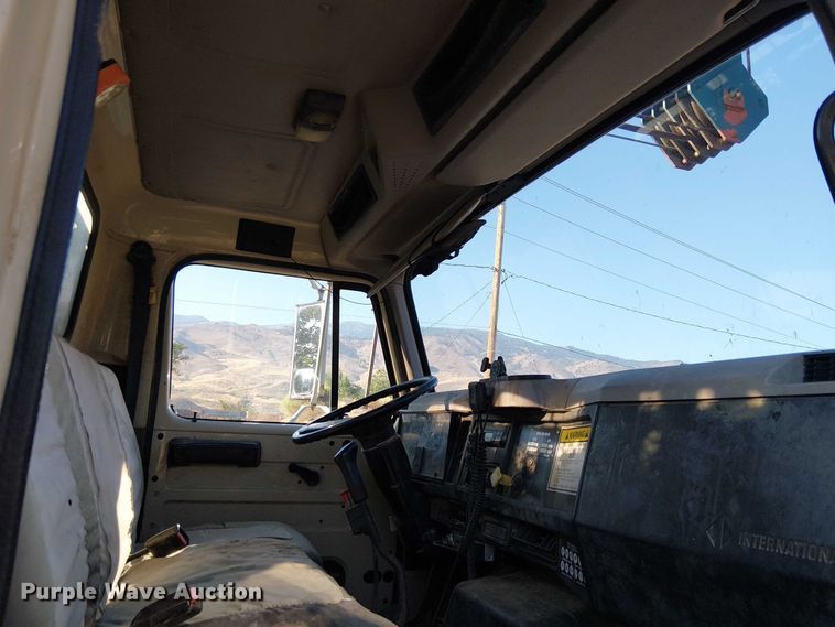 image for item EU2507 1995 International 4700 drilling rig truck