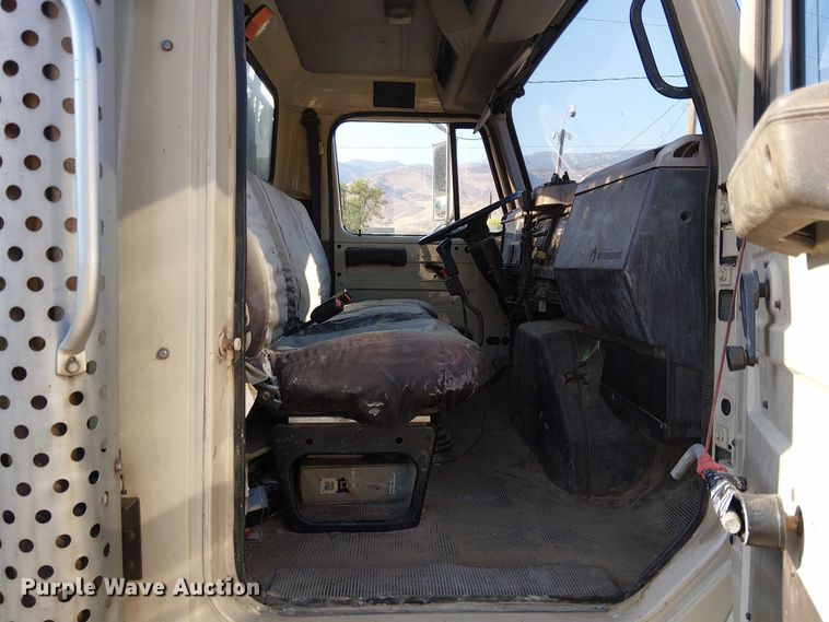 image for item EU2507 1995 International 4700 drilling rig truck