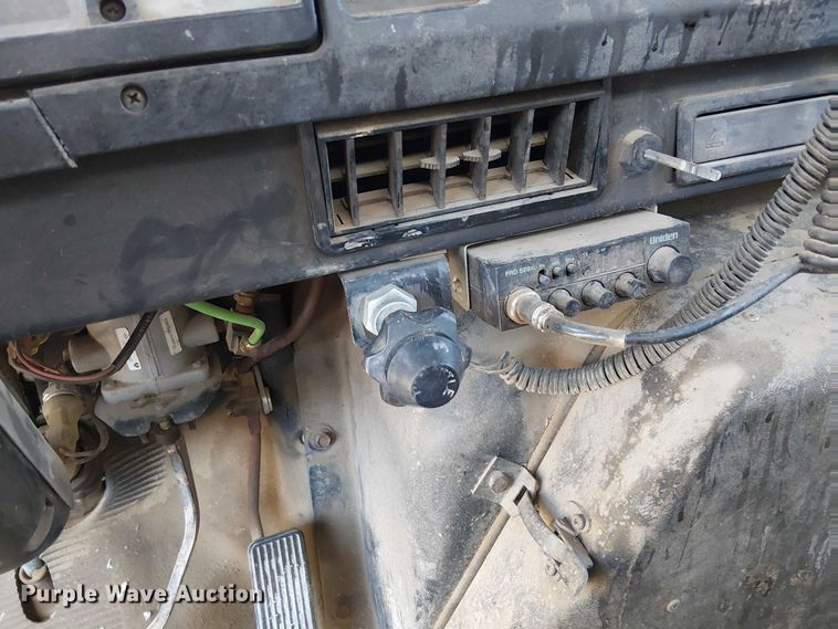 image for item EU2507 1995 International 4700 drilling rig truck