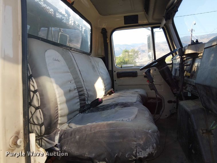 image for item EU2507 1995 International 4700 drilling rig truck