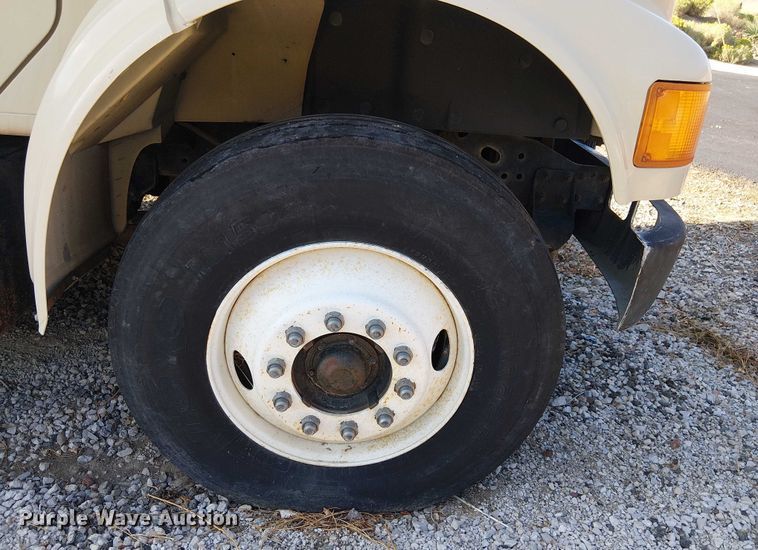 image for item EU2507 1995 International 4700 drilling rig truck