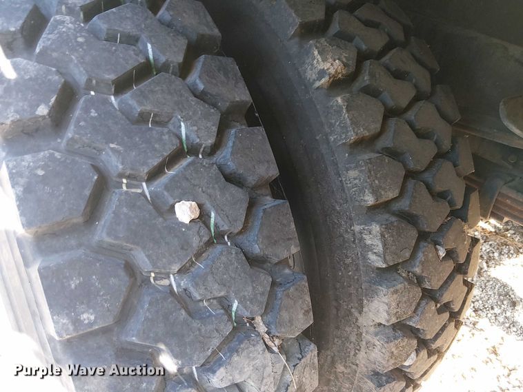 image for item EU2507 1995 International 4700 drilling rig truck