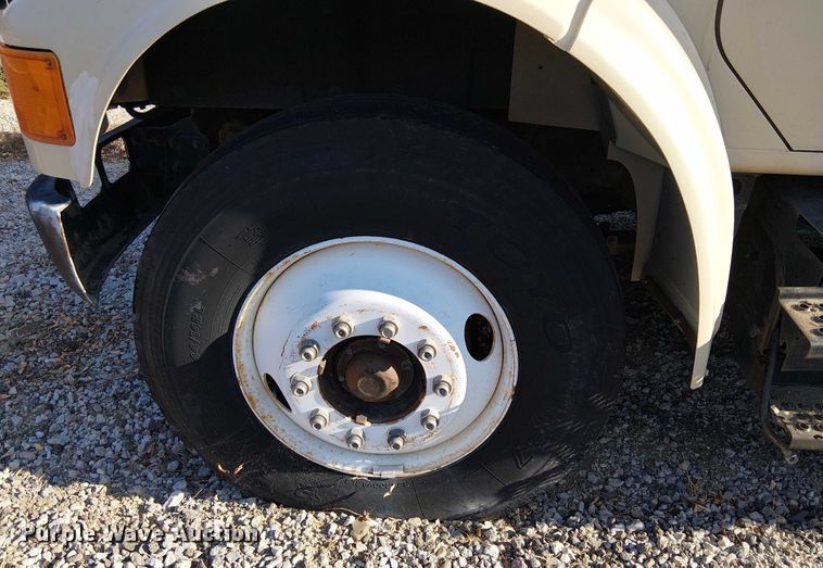 image for item EU2507 1995 International 4700 drilling rig truck