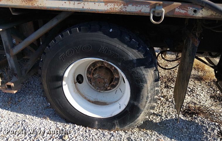 image for item EU2507 1995 International 4700 drilling rig truck