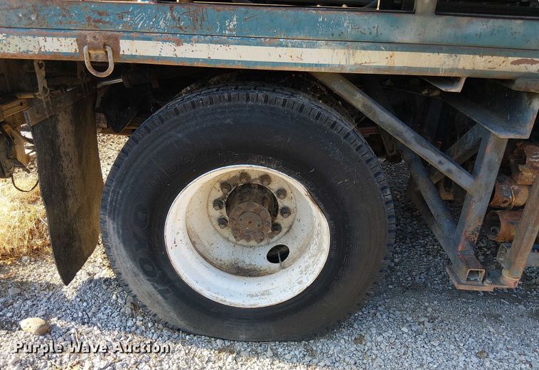 image for item EU2507 1995 International 4700 drilling rig truck