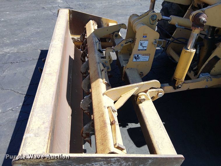 image for item EU2514 2006 John Deere 210LE landscape tractor