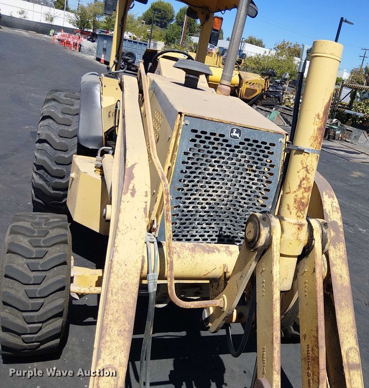 image for item EU2514 2006 John Deere 210LE landscape tractor