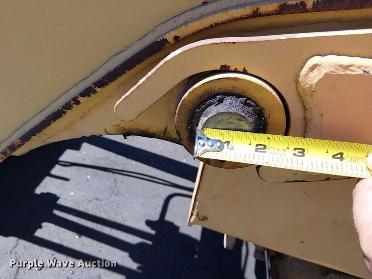 image for item EU2514 2006 John Deere 210LE landscape tractor