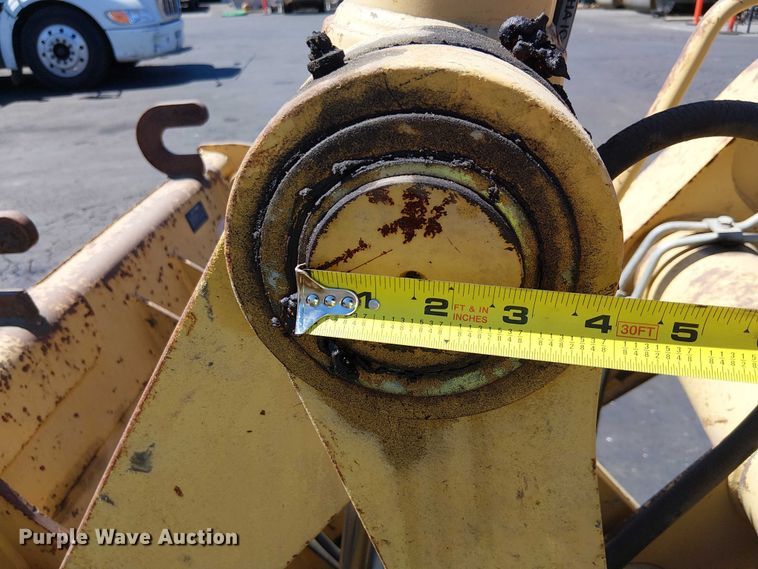 image for item EU2514 2006 John Deere 210LE landscape tractor