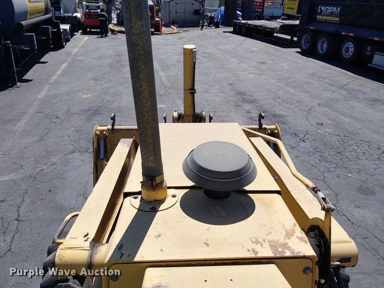 image for item EU2514 2006 John Deere 210LE landscape tractor