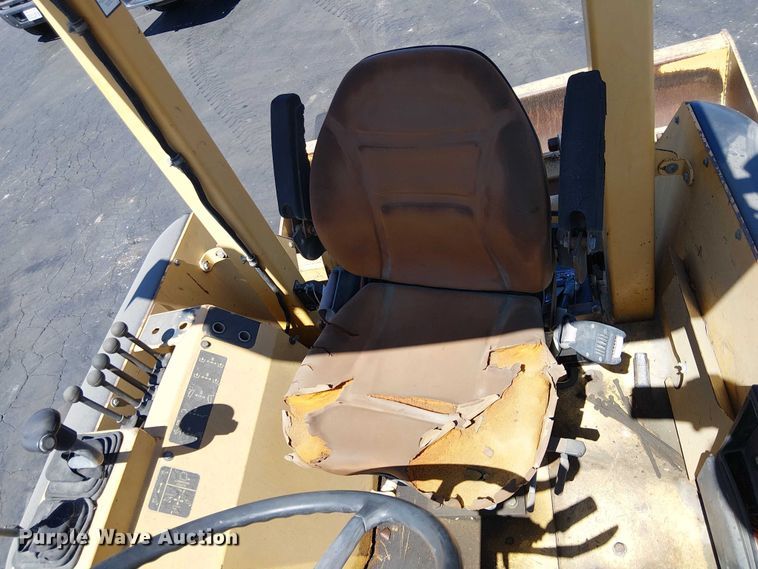 image for item EU2514 2006 John Deere 210LE landscape tractor