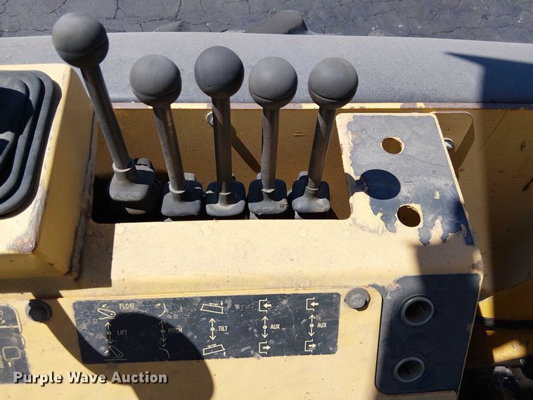 image for item EU2514 2006 John Deere 210LE landscape tractor