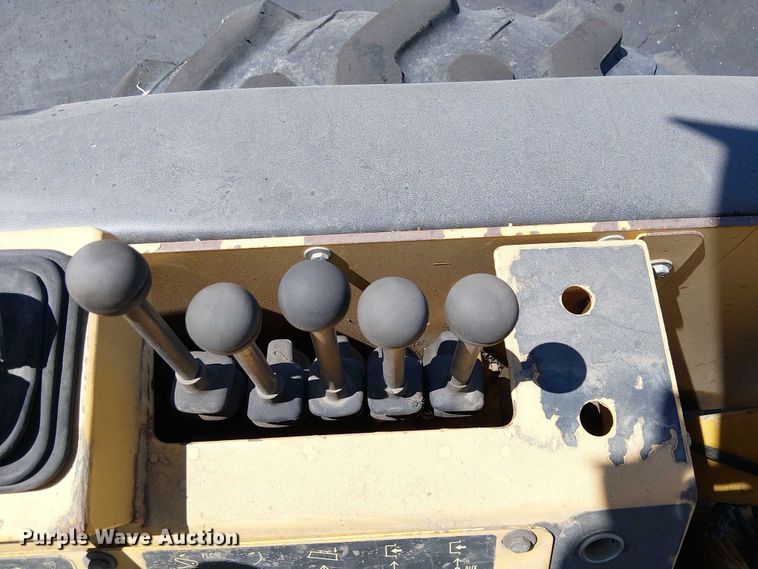 image for item EU2514 2006 John Deere 210LE landscape tractor