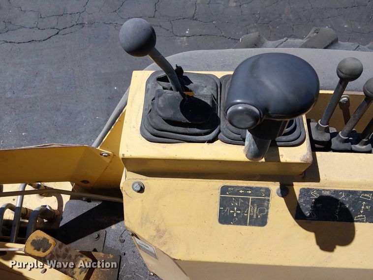 image for item EU2514 2006 John Deere 210LE landscape tractor