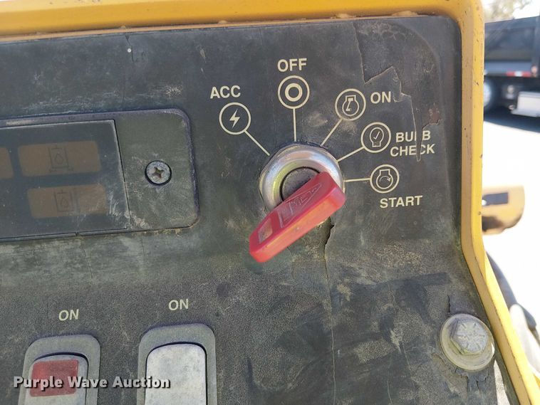 image for item EU2514 2006 John Deere 210LE landscape tractor