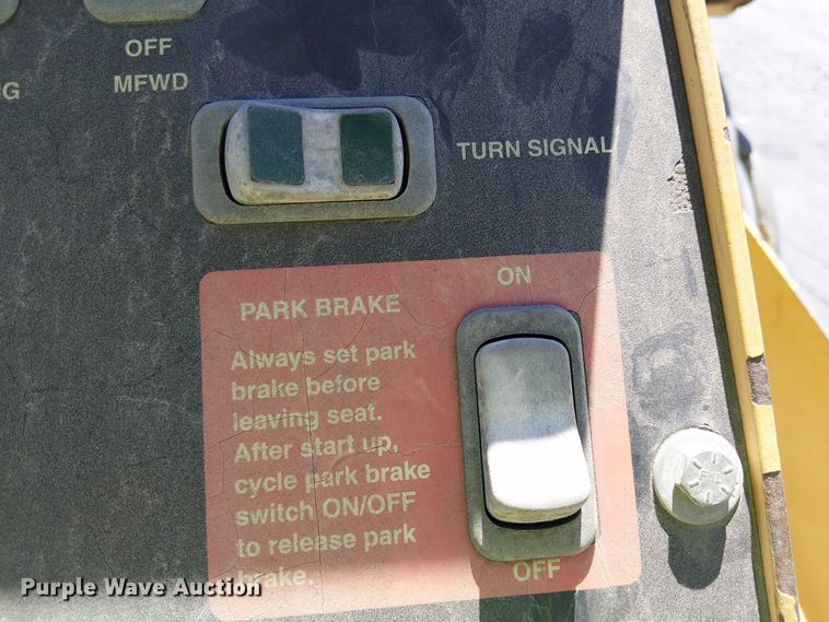 image for item EU2514 2006 John Deere 210LE landscape tractor