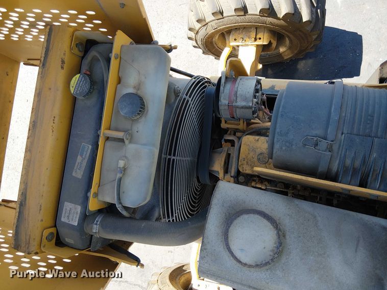 image for item EU2514 2006 John Deere 210LE landscape tractor