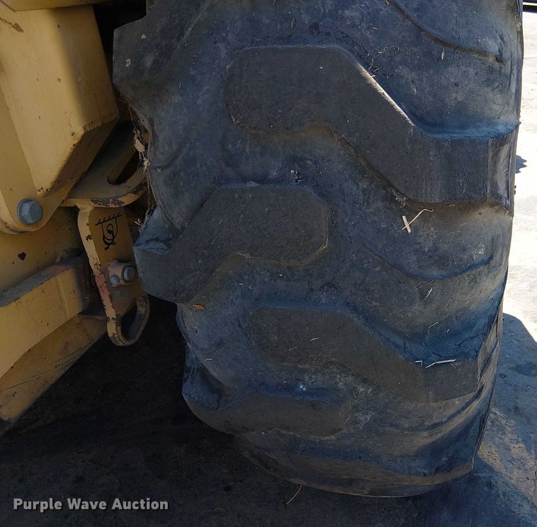 image for item EU2514 2006 John Deere 210LE landscape tractor