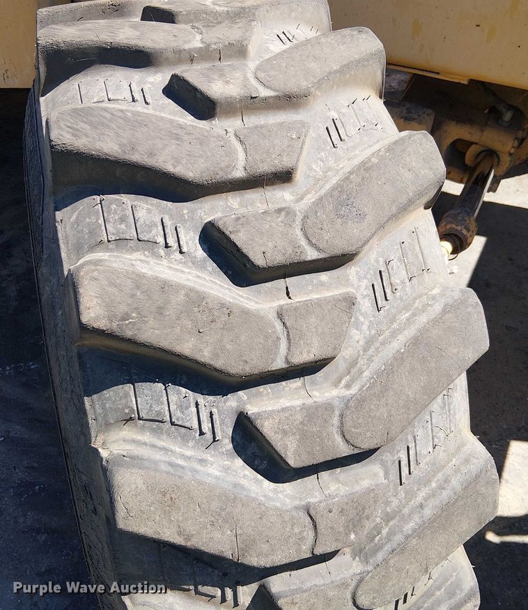 image for item EU2514 2006 John Deere 210LE landscape tractor