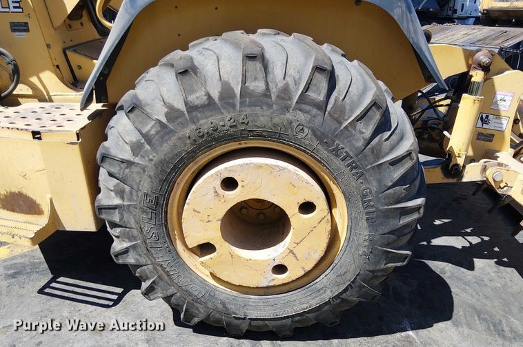 image for item EU2514 2006 John Deere 210LE landscape tractor