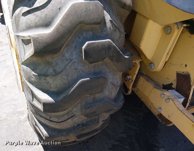 image for item EU2514 2006 John Deere 210LE landscape tractor