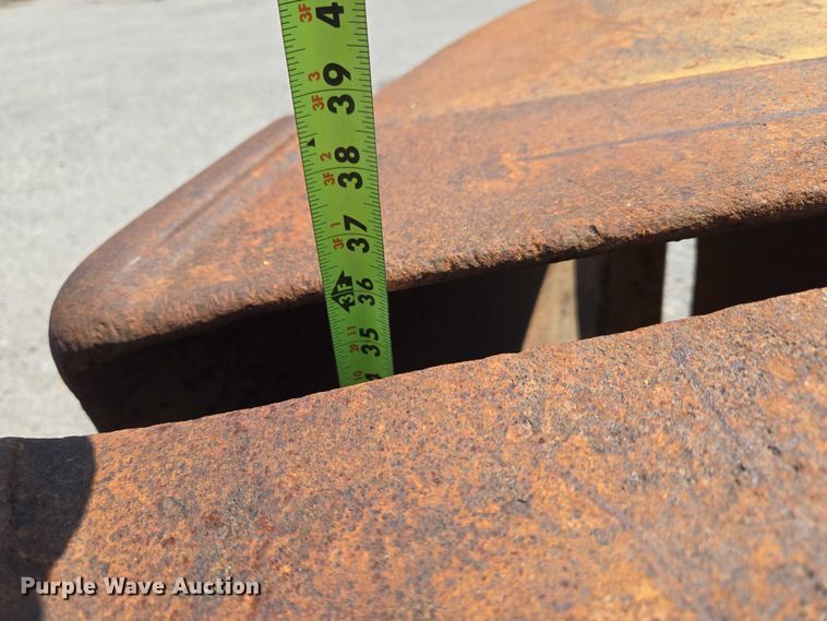 image for item EU3690 Caterpillar excavator bucket