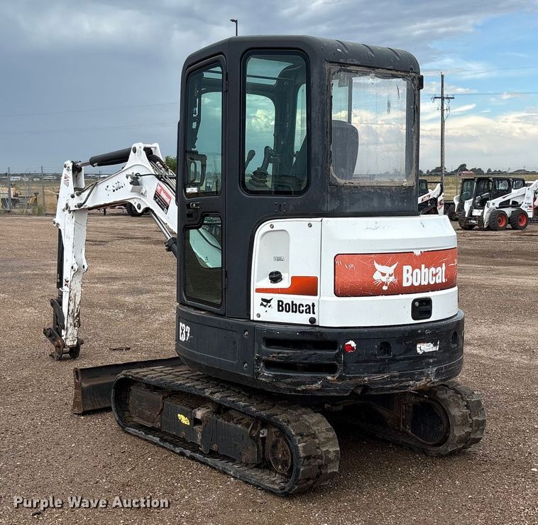 image for item EU4616 2015 Bobcat E32 mini excavator