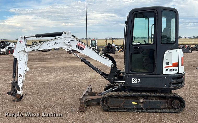 image for item EU4616 2015 Bobcat E32 mini excavator