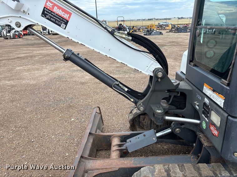 image for item EU4616 2015 Bobcat E32 mini excavator