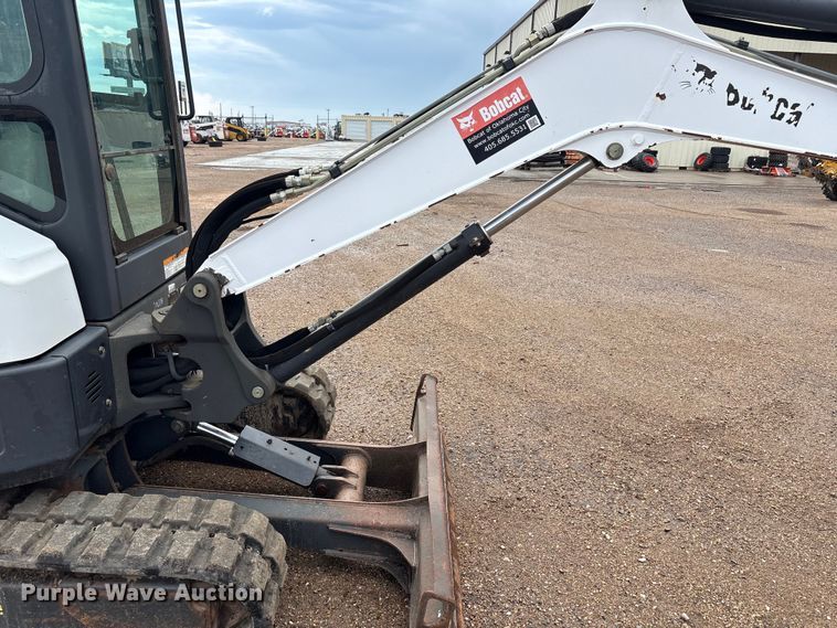 image for item EU4616 2015 Bobcat E32 mini excavator