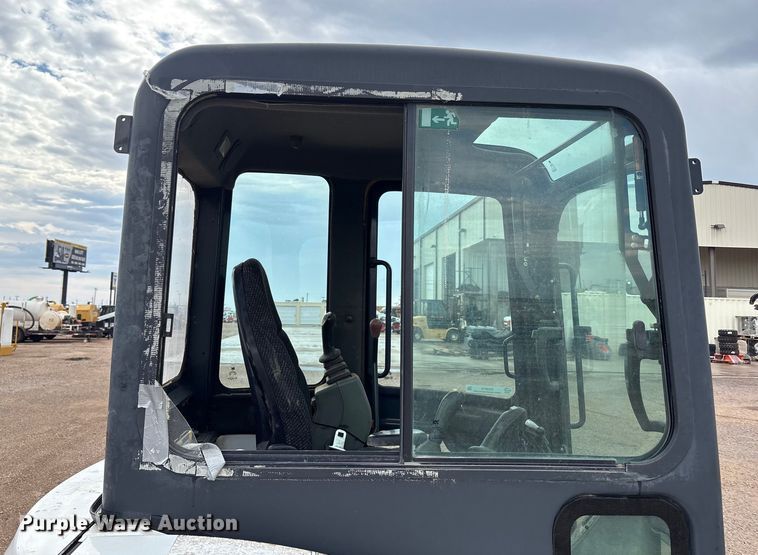 image for item EU4616 2015 Bobcat E32 mini excavator