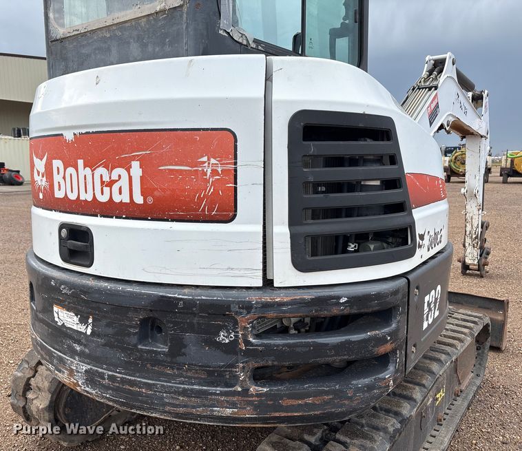 image for item EU4616 2015 Bobcat E32 mini excavator