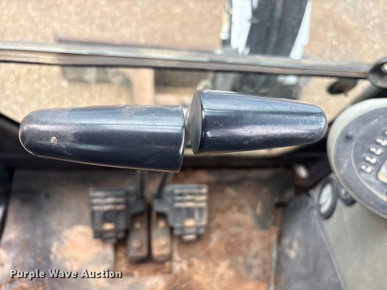 image for item EU4616 2015 Bobcat E32 mini excavator