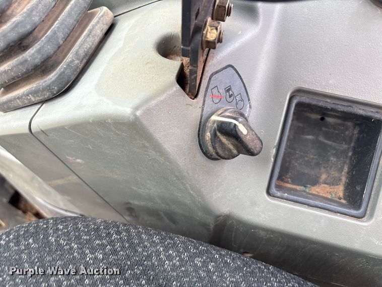 image for item EU4616 2015 Bobcat E32 mini excavator