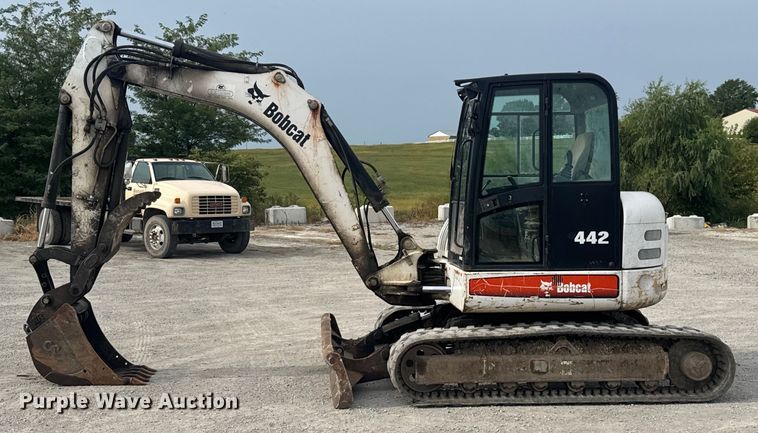 image for item EV1755 2006 Bobcat  442C  mini excavator