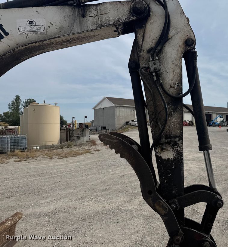 image for item EV1755 2006 Bobcat  442C  mini excavator