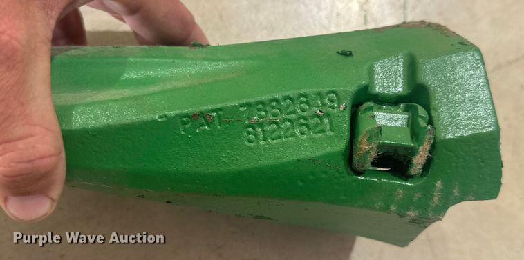 image for item EV1831 Bucket teeth