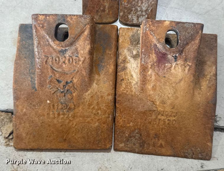 image for item EV1831 Bucket teeth