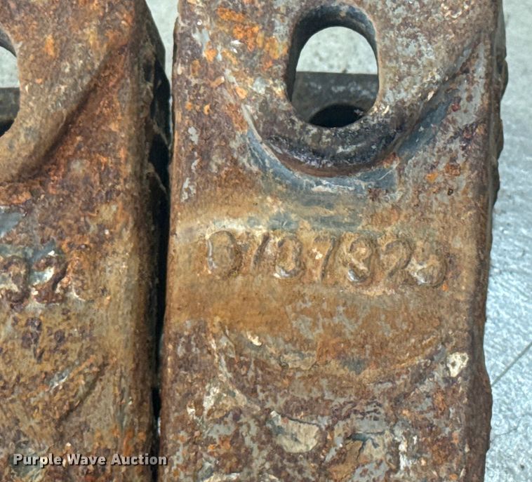 image for item EV1831 Bucket teeth