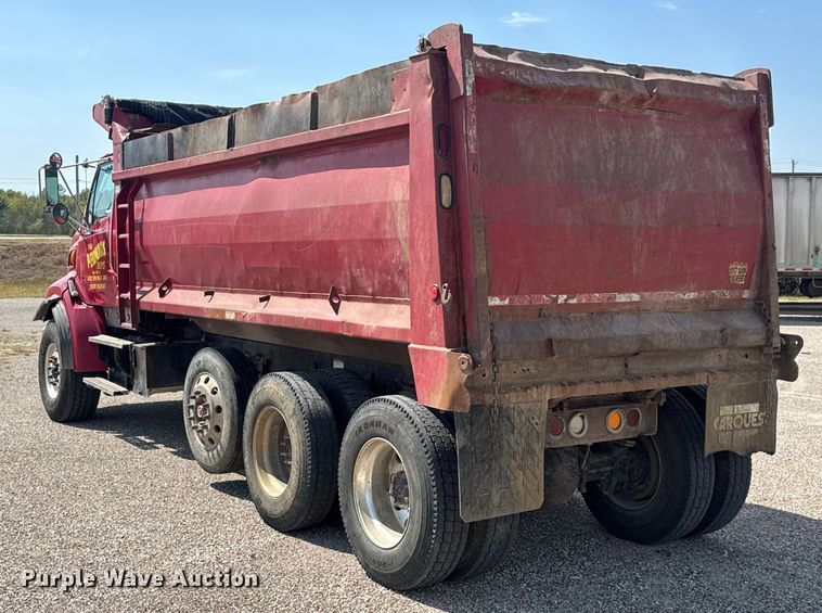 image for item EV1845 2006 Sterling L9500 dump truck