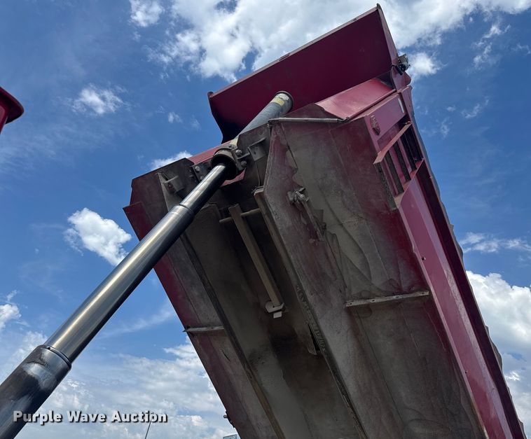 image for item EV1845 2006 Sterling L9500 dump truck