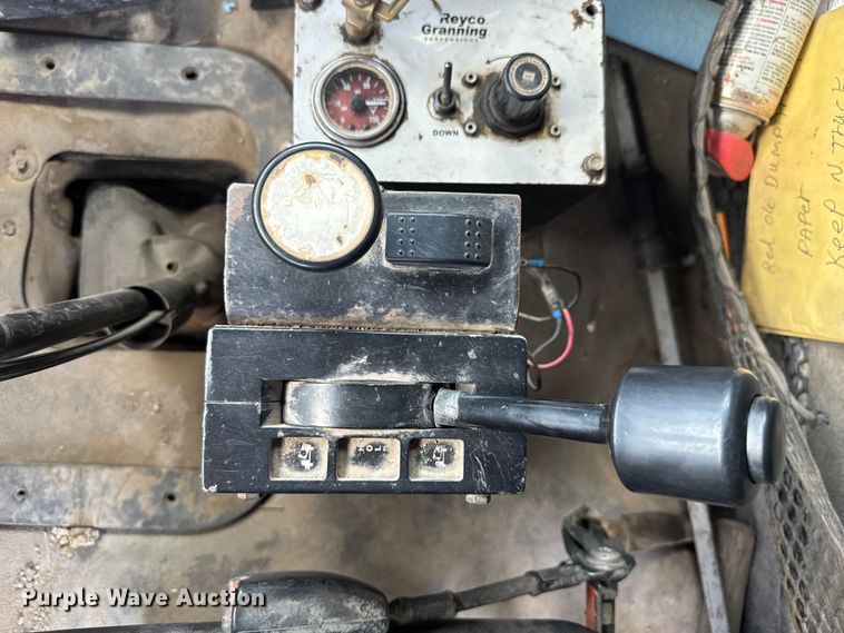 image for item EV1845 2006 Sterling L9500 dump truck