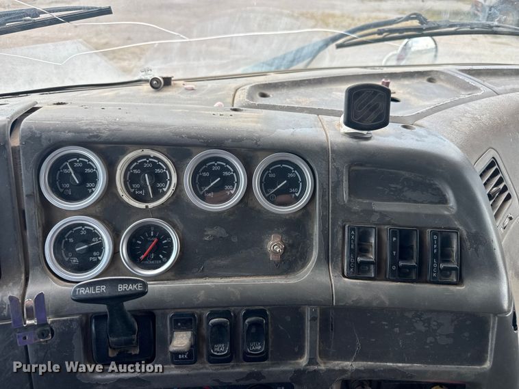 image for item EV1845 2006 Sterling L9500 dump truck