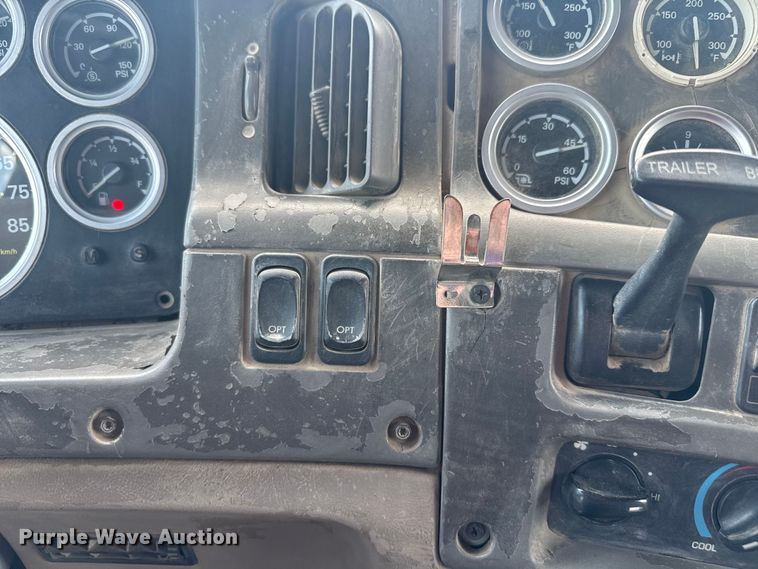 image for item EV1845 2006 Sterling L9500 dump truck